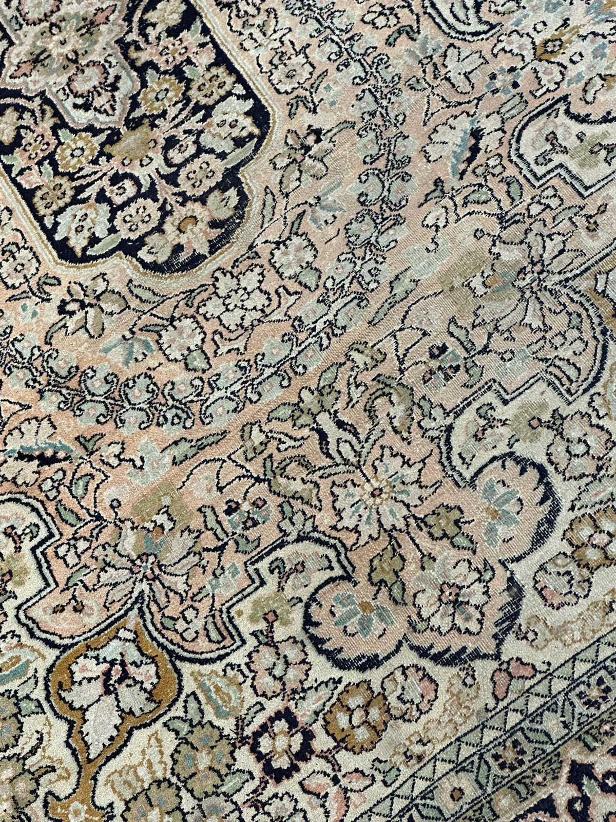 Orientteppich handgeknüpft Kaschmir Ghom Seide 190x122 cm