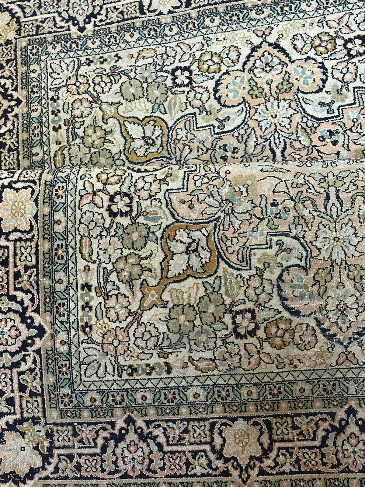 Orientteppich handgeknüpft Kaschmir Ghom Seide 190x122 cm