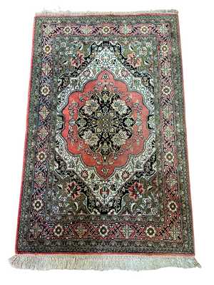 Orientteppich handgeknüpft Ghom Seide auf Seide 130x82 cm