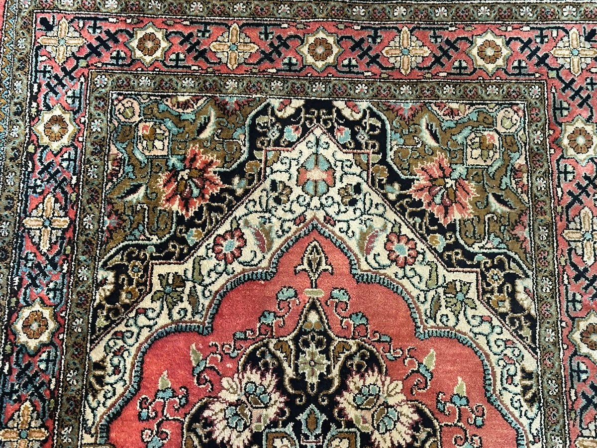 Orientteppich handgeknüpft Ghom Seide auf Seide 130x82 cm
