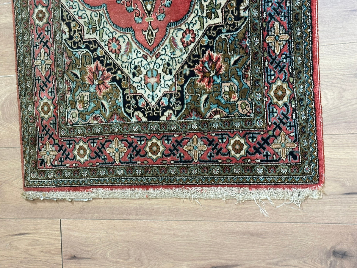 Orientteppich handgeknüpft Ghom Seide auf Seide 130x82 cm