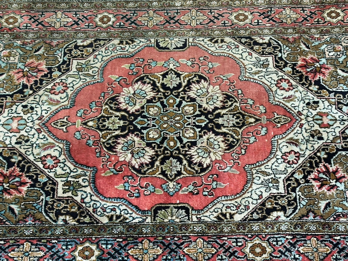 Orientteppich handgeknüpft Ghom Seide auf Seide 130x82 cm