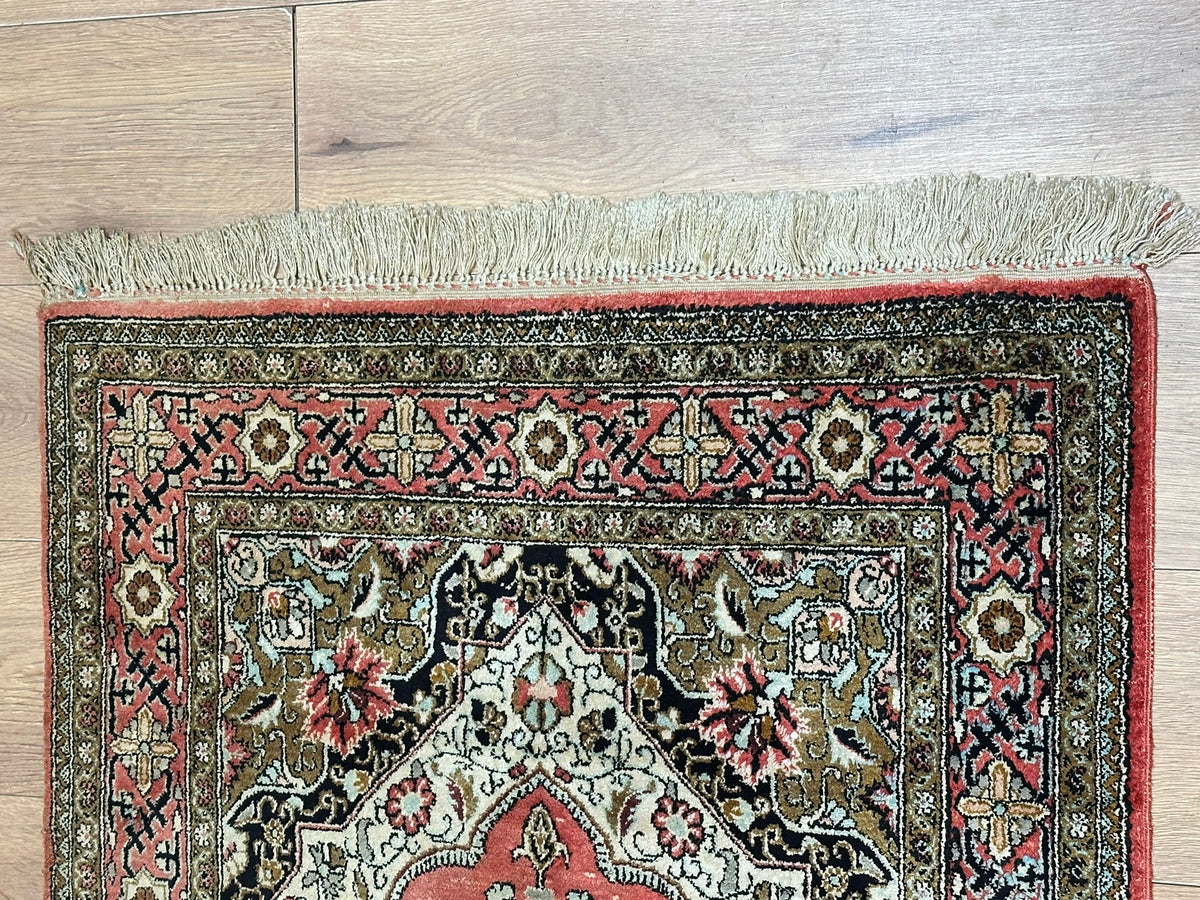 Orientteppich handgeknüpft Ghom Seide auf Seide 130x82 cm