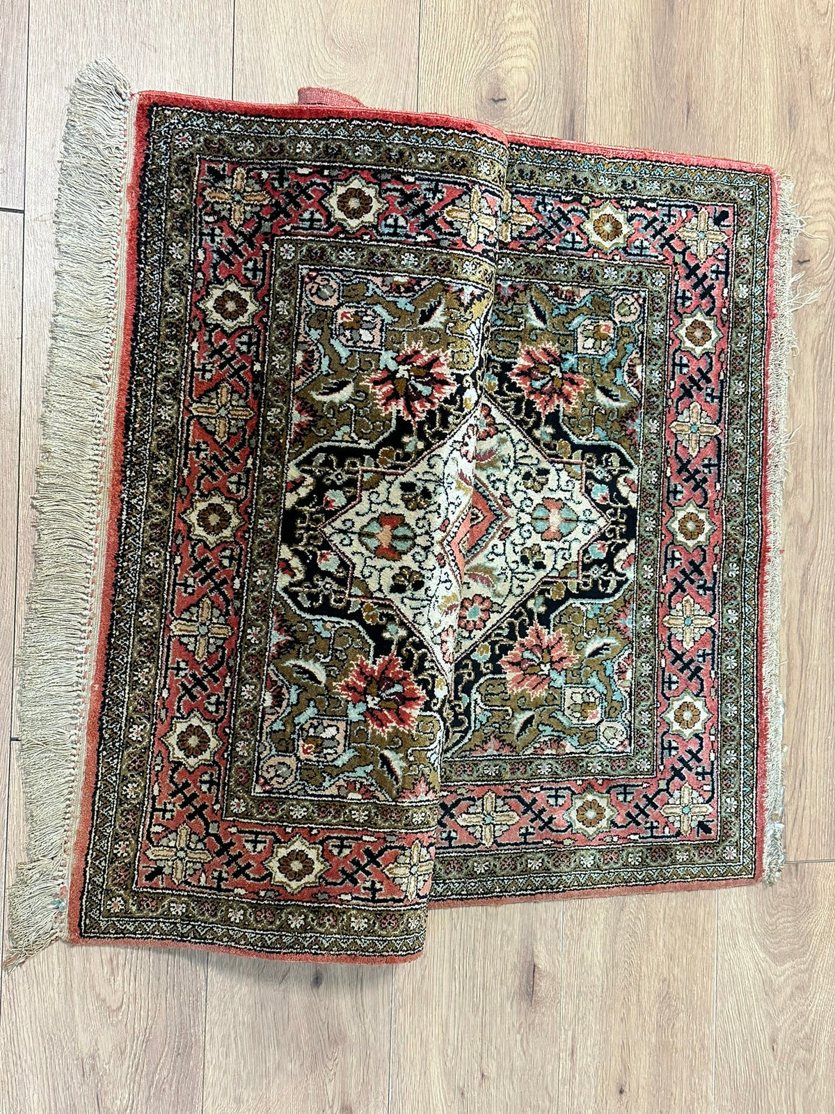 Orientteppich handgeknüpft Ghom Seide auf Seide 130x82 cm