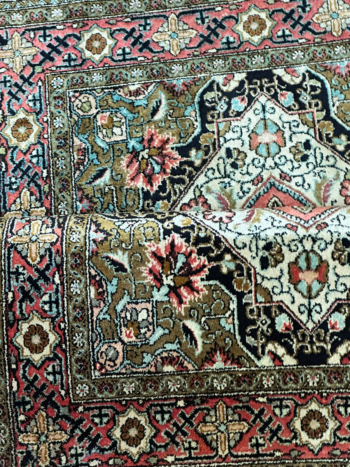 Orientteppich handgeknüpft Ghom Seide auf Seide 130x82 cm