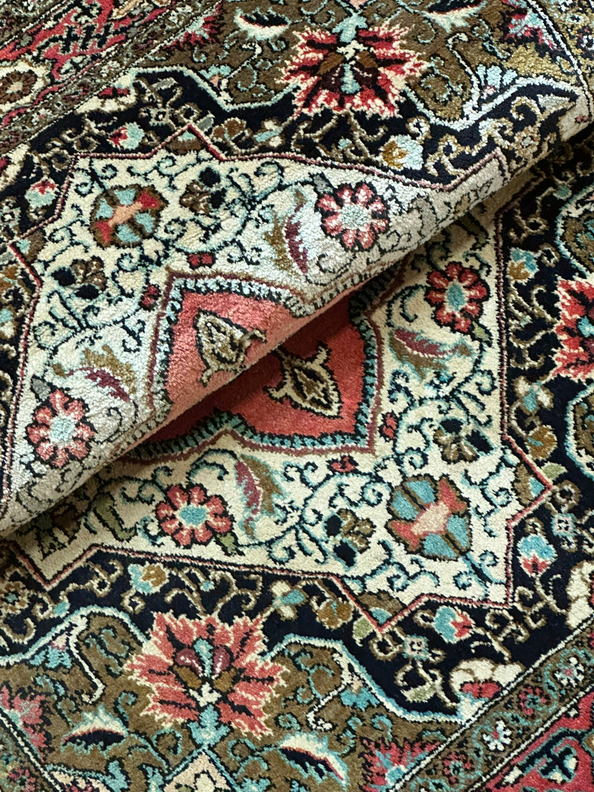 Orientteppich handgeknüpft Ghom Seide auf Seide 130x82 cm