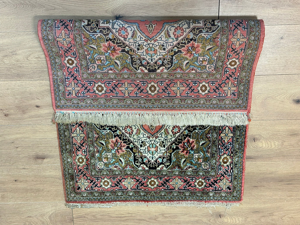 Orientteppich handgeknüpft Ghom Seide auf Seide 130x82 cm