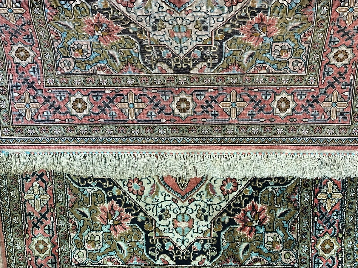 Orientteppich handgeknüpft Ghom Seide auf Seide 130x82 cm
