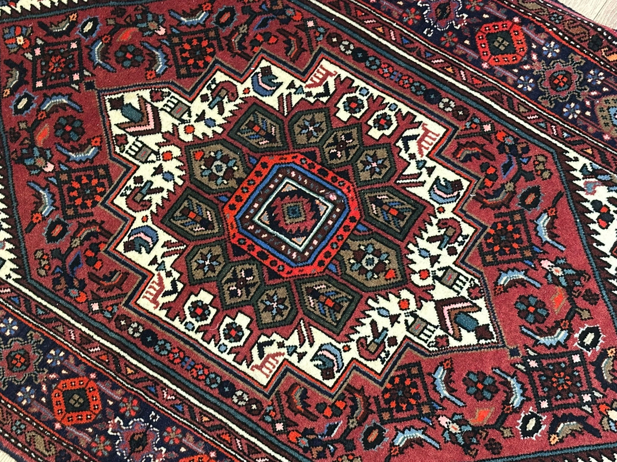 Orientteppich handgeknüpft Bidjar 123x77 cm