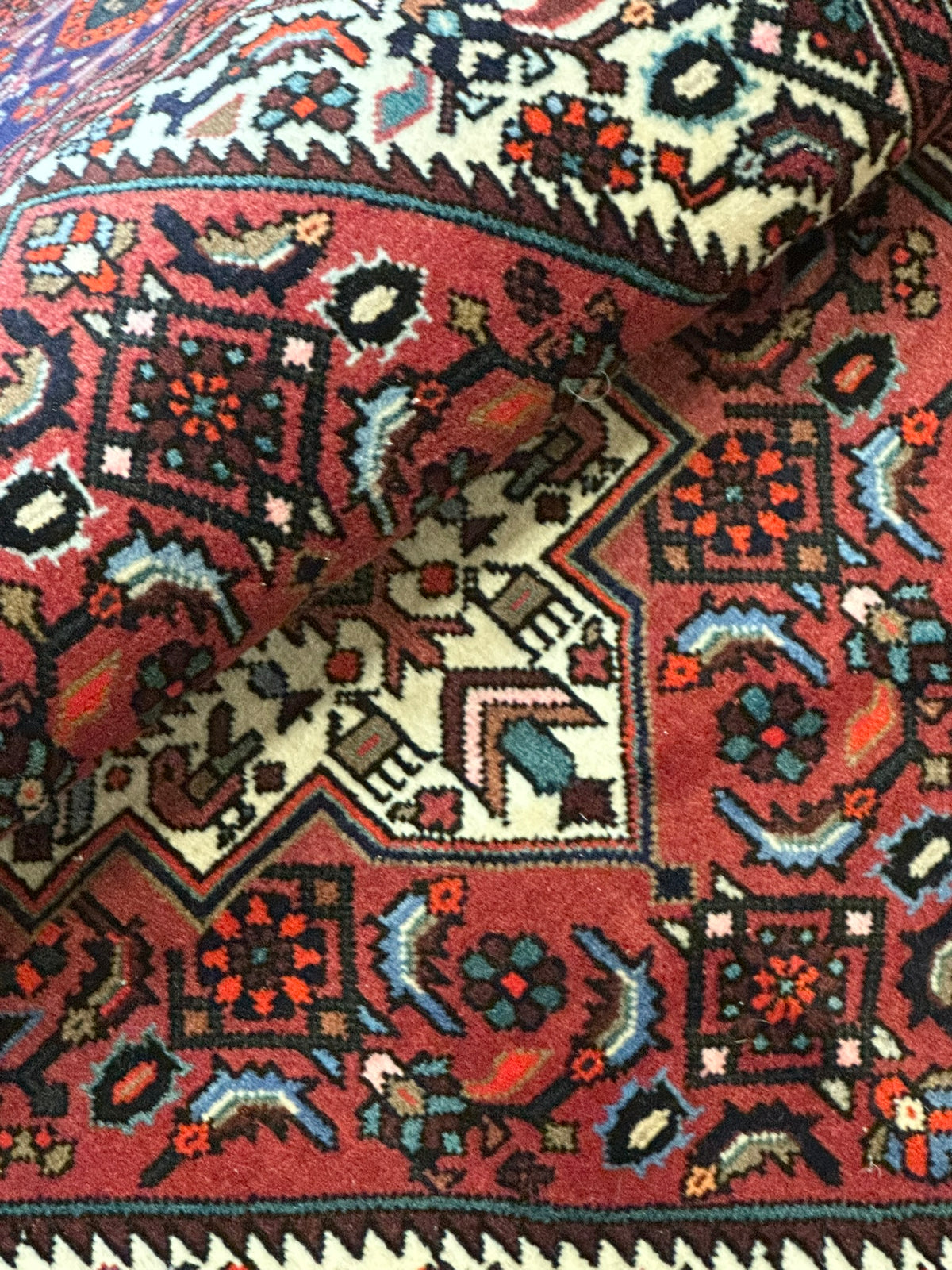 Orientteppich handgeknüpft Bidjar 123x77 cm