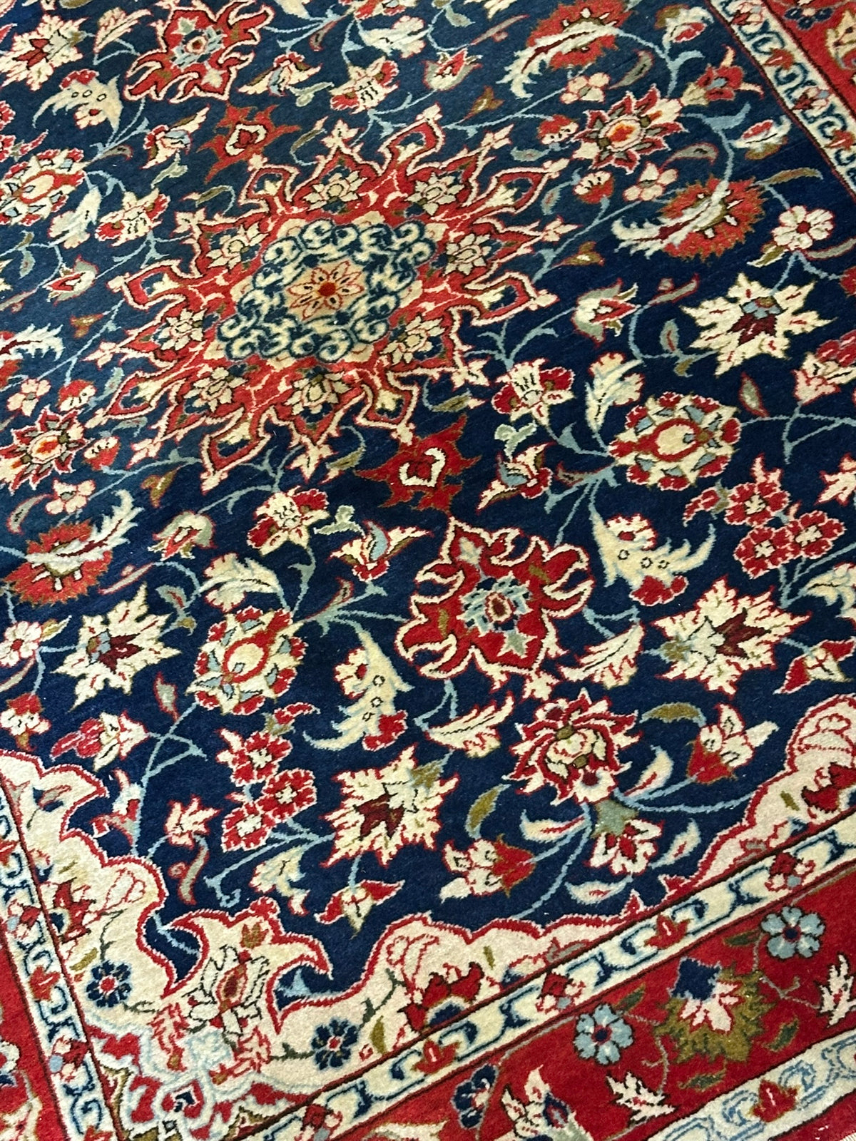 Orientteppich handgeknüpft Isfahan Kork fein 143x105 cm