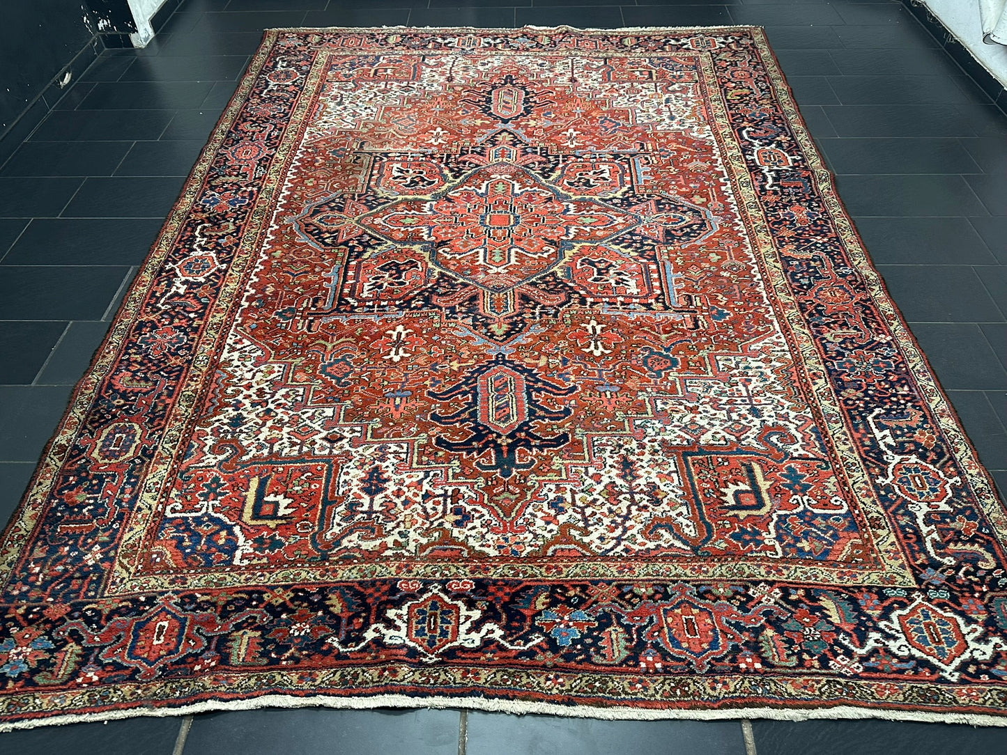 Orientteppich handgeknüpft Heriz selten naturfarben 370x270 cm