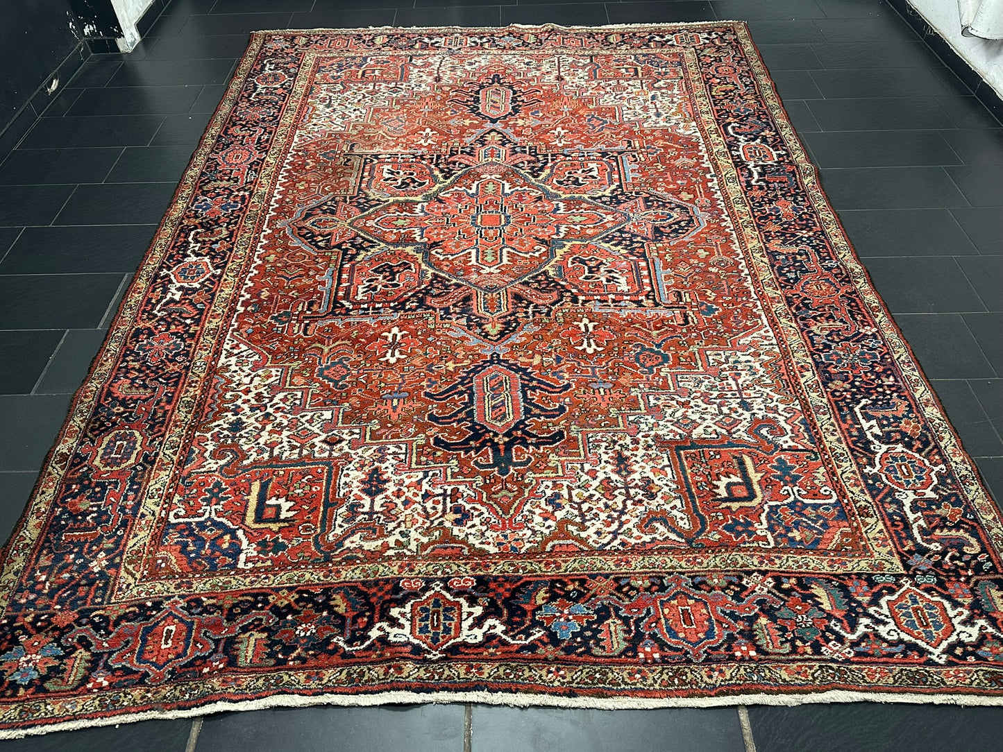Orientteppich handgeknüpft Heriz selten naturfarben 370x270 cm