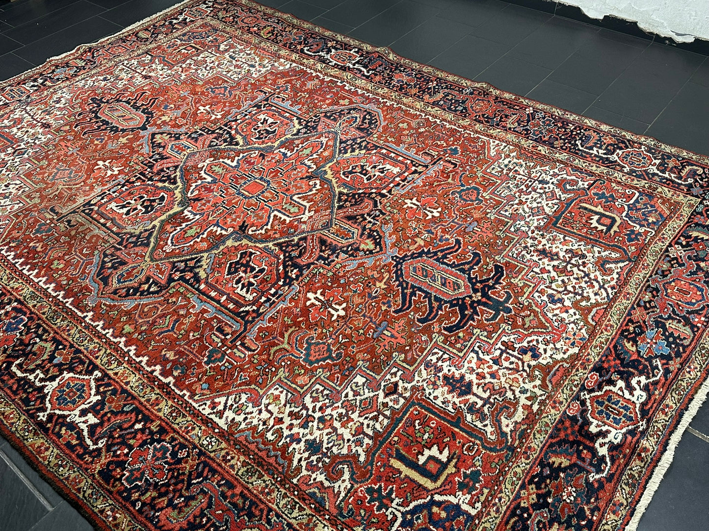 Orientteppich handgeknüpft Heriz selten naturfarben 370x270 cm