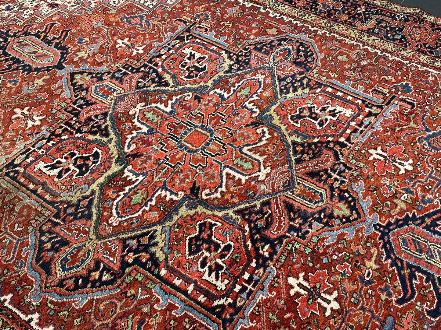 Orientteppich handgeknüpft Heriz selten naturfarben 370x270 cm