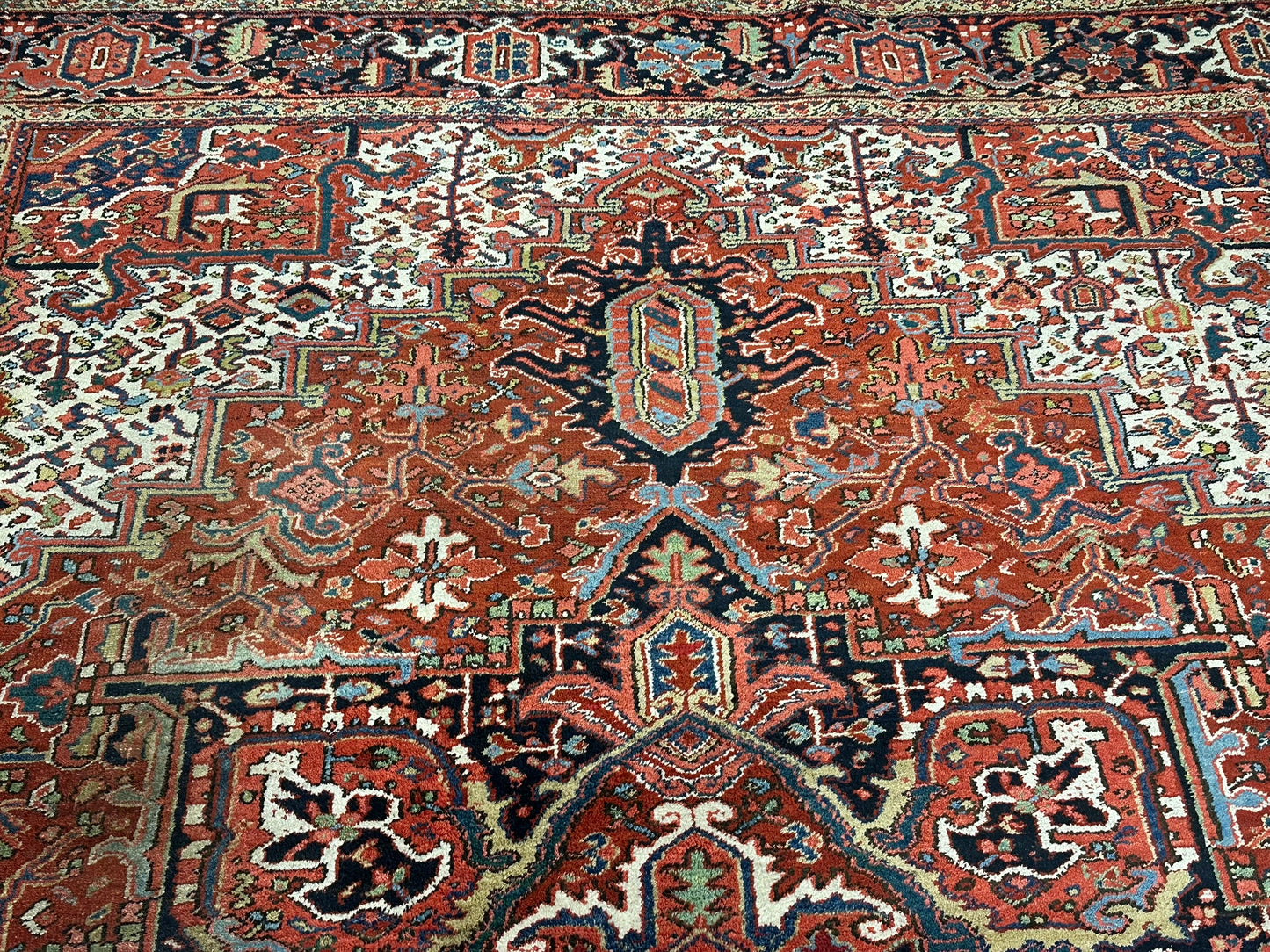 Orientteppich handgeknüpft Heriz selten naturfarben 370x270 cm