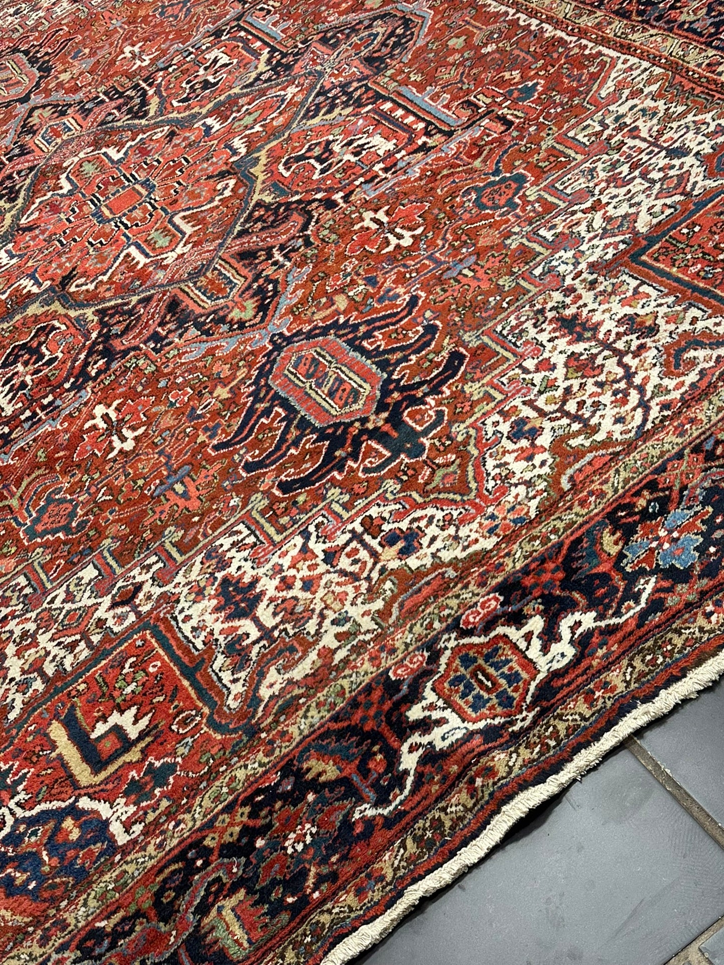 Orientteppich handgeknüpft Heriz selten naturfarben 370x270 cm