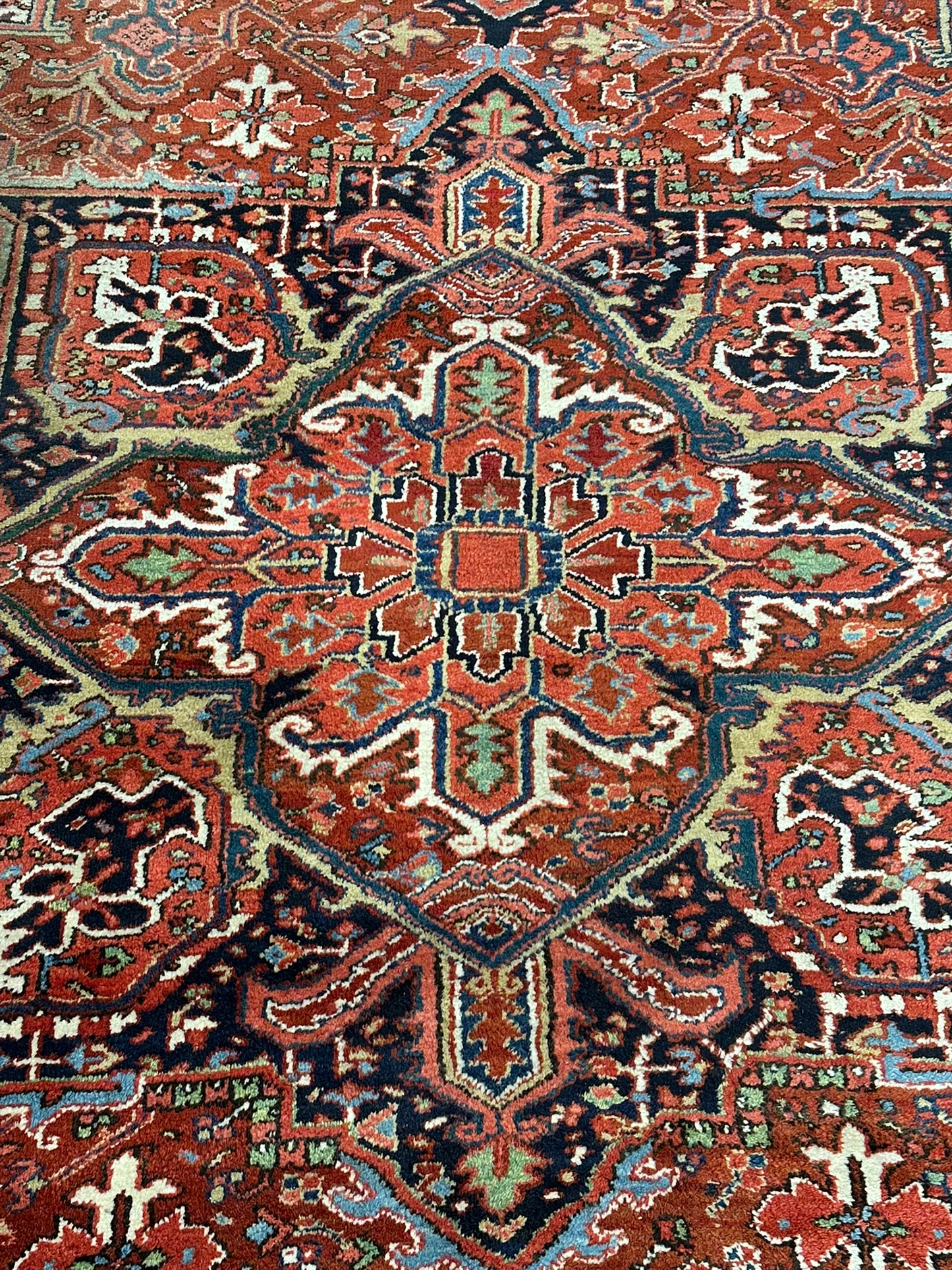 Orientteppich handgeknüpft Heriz selten naturfarben 370x270 cm