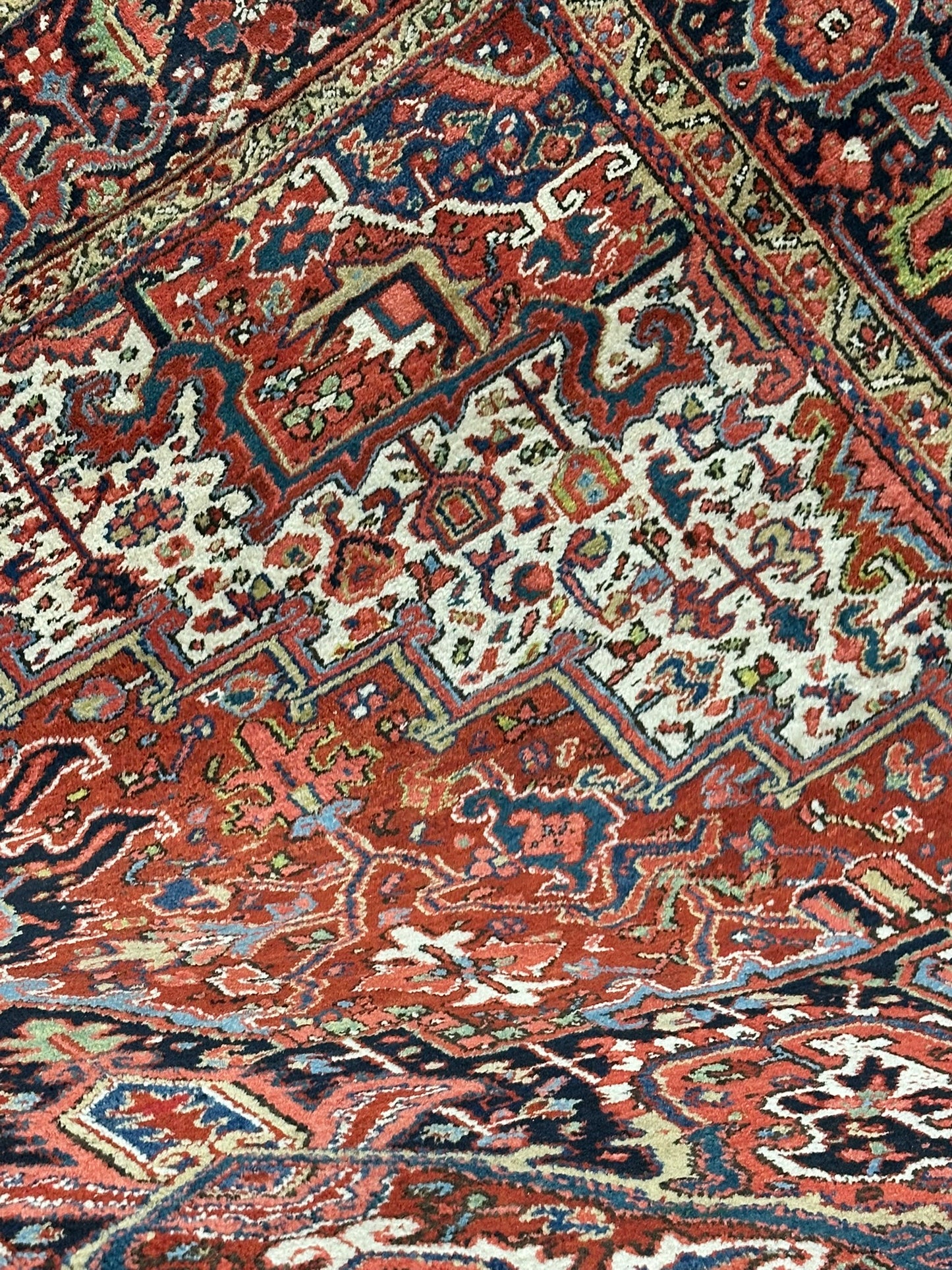 Orientteppich handgeknüpft Heriz selten naturfarben 370x270 cm
