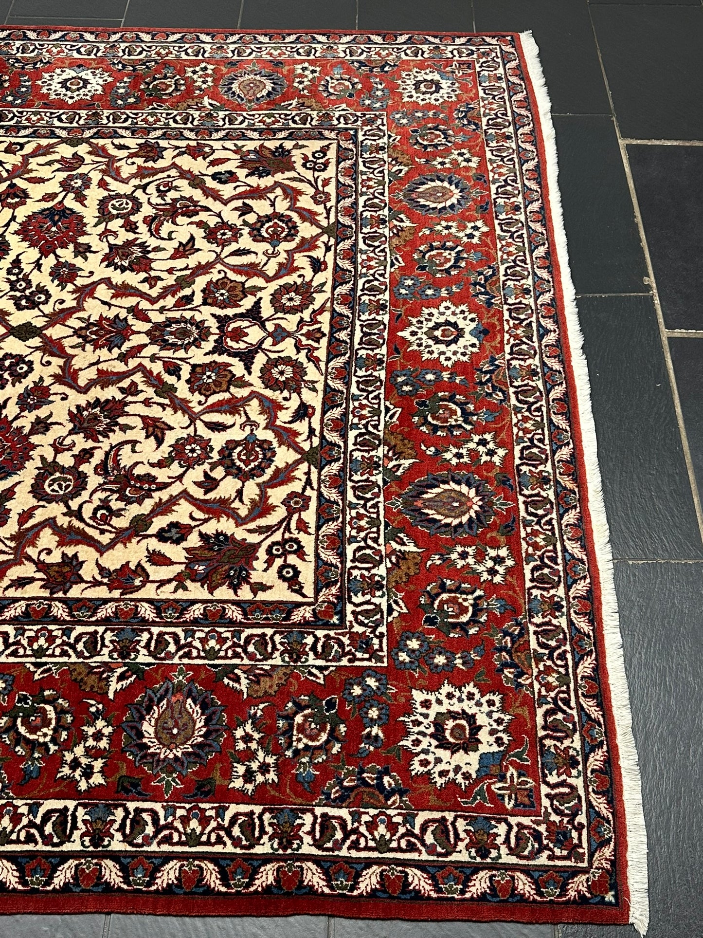 Semi AntikOrientteppich handgeknüpft Isfahan naturfarben 400x275 cm