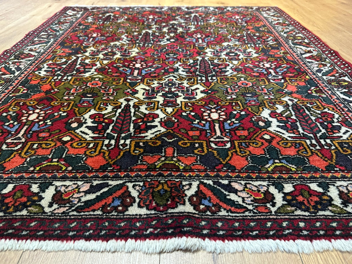 Orientteppich handgeknüpft Bachtiar Feldermotiv Naturfarben 150x118 cm