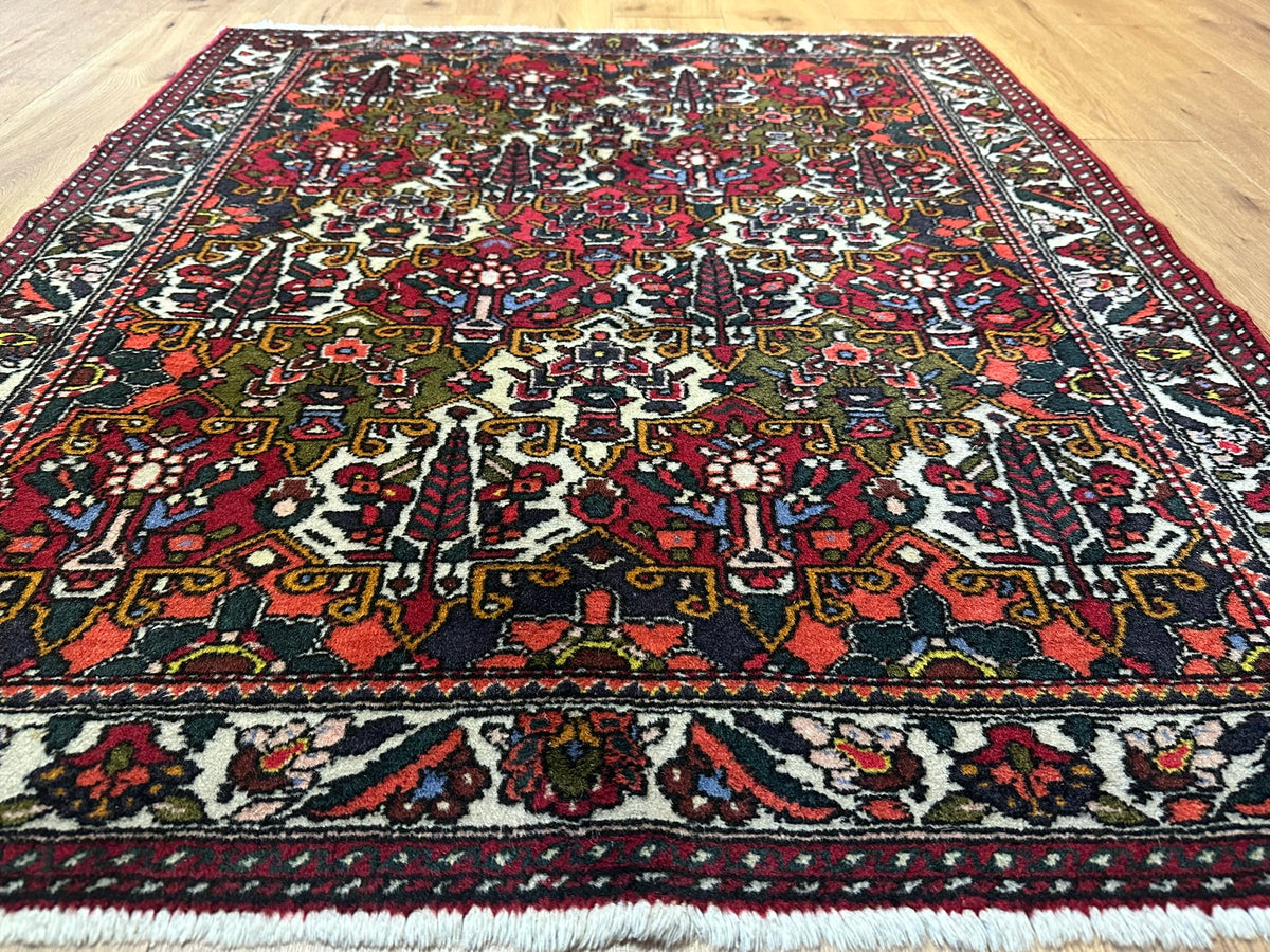 Orientteppich handgeknüpft Bachtiar Feldermotiv Naturfarben 150x118 cm