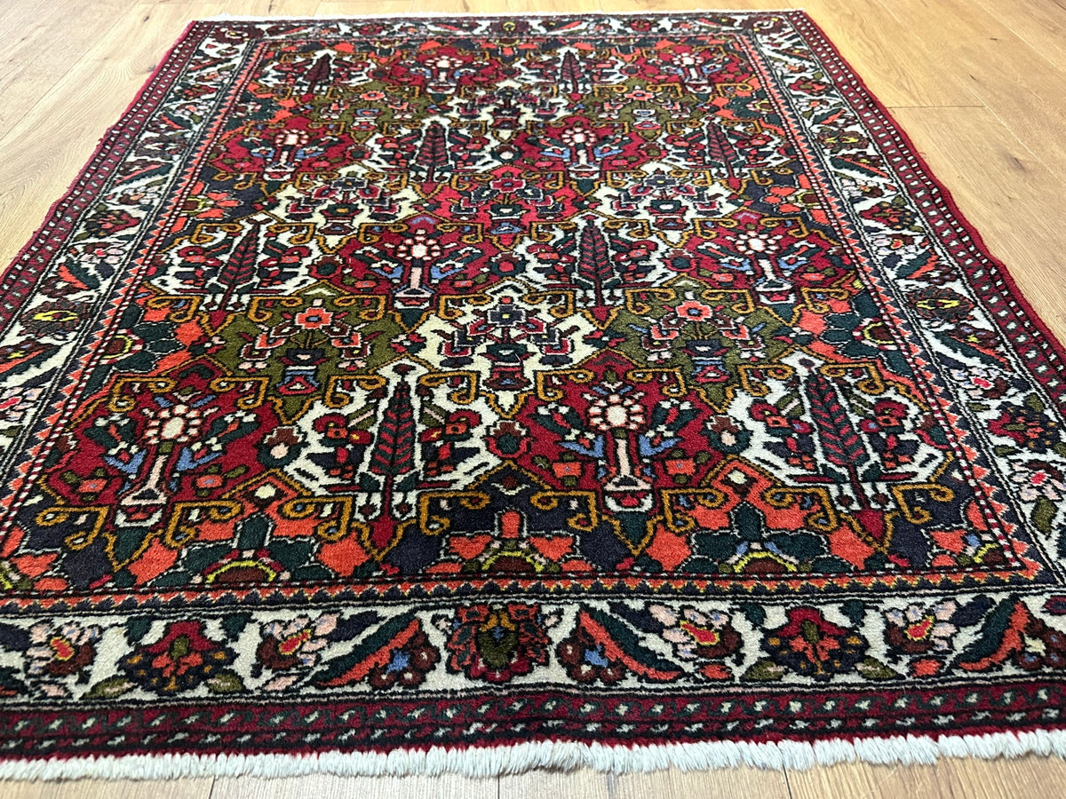 Orientteppich handgeknüpft Bachtiar Feldermotiv Naturfarben 150x118 cm
