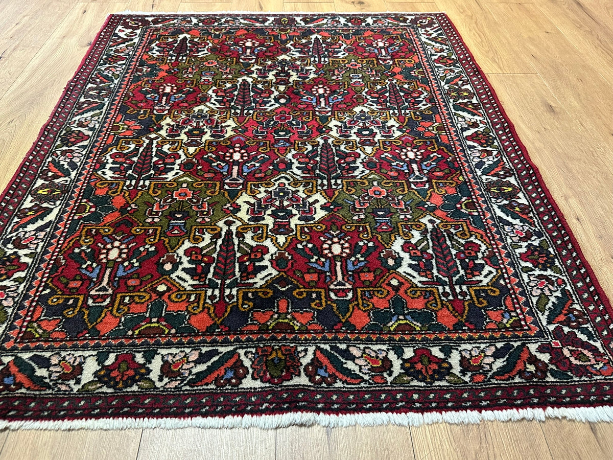 Orientteppich handgeknüpft Bachtiar Feldermotiv Naturfarben 150x118 cm