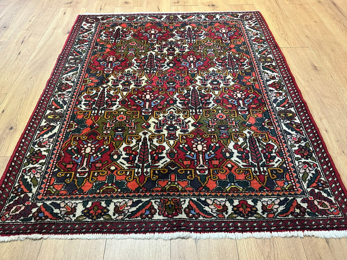 Orientteppich handgeknüpft Bachtiar Feldermotiv Naturfarben 150x118 cm