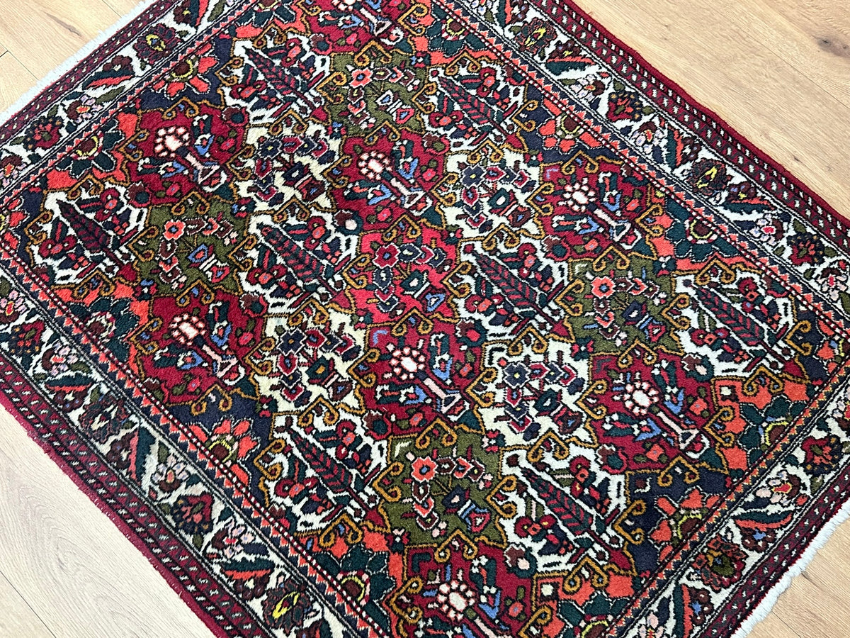 Orientteppich handgeknüpft Bachtiar Feldermotiv Naturfarben 150x118 cm
