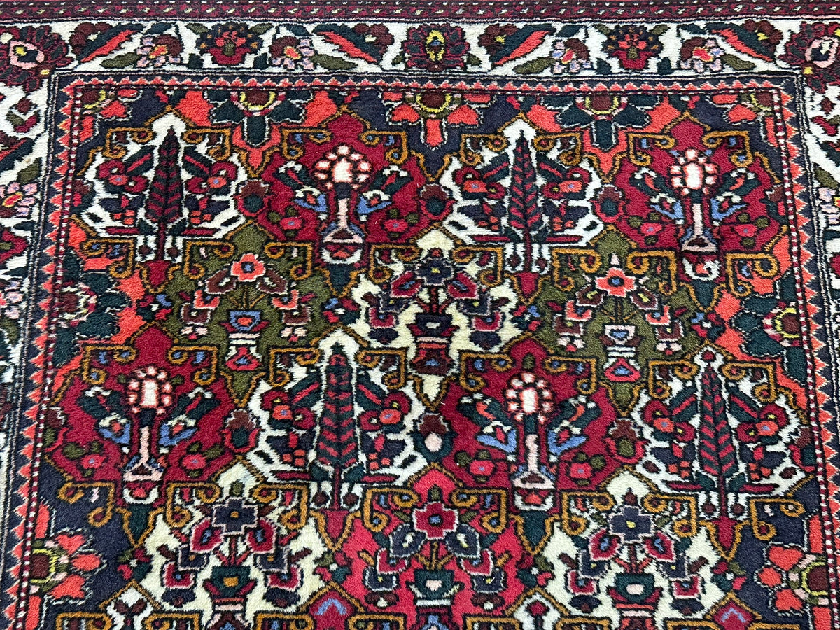 Orientteppich handgeknüpft Bachtiar Feldermotiv Naturfarben 150x118 cm