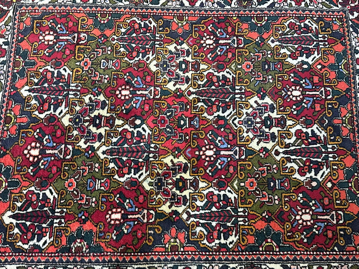 Orientteppich handgeknüpft Bachtiar Feldermotiv Naturfarben 150x118 cm