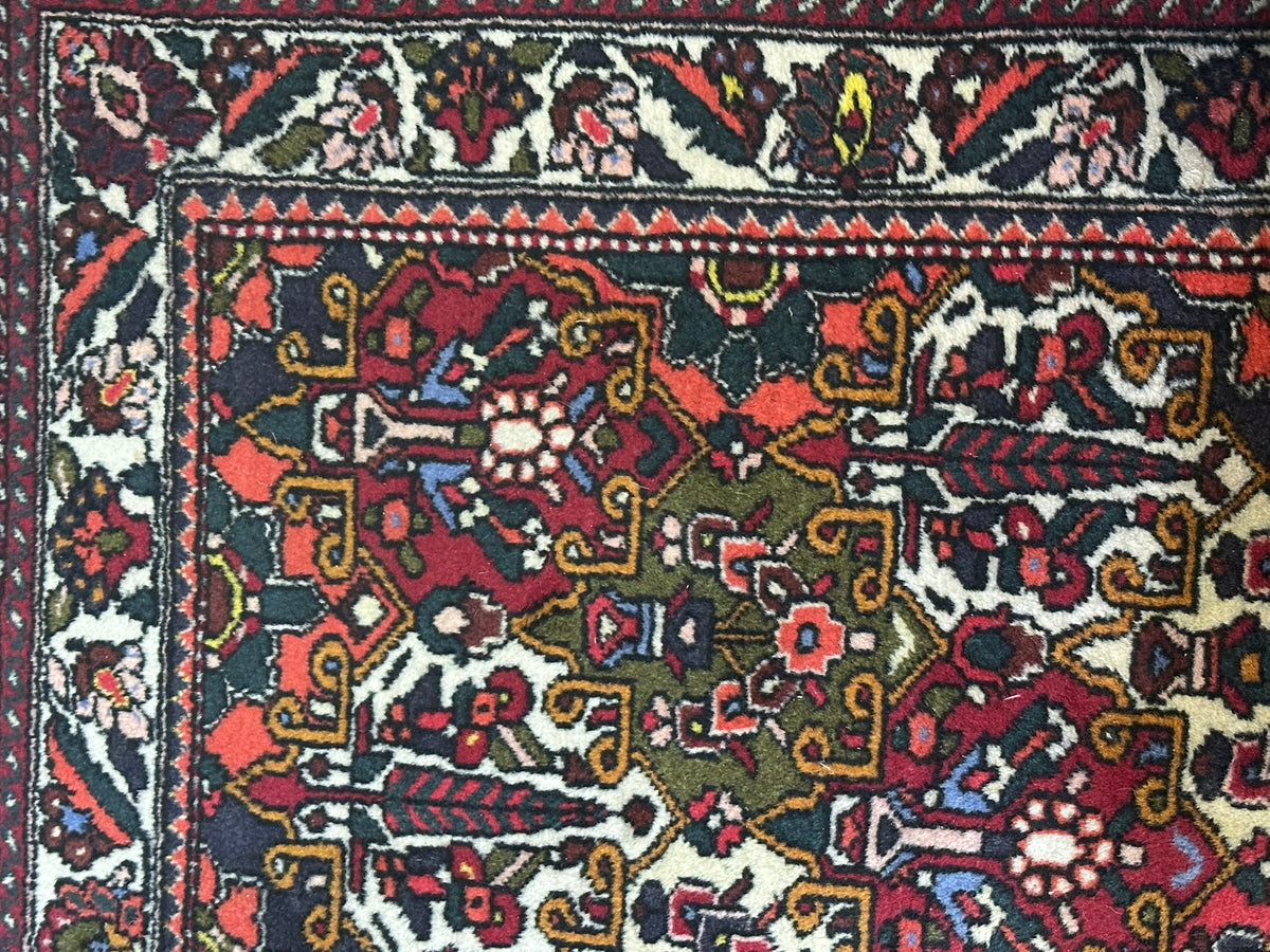 Orientteppich handgeknüpft Bachtiar Feldermotiv Naturfarben 150x118 cm