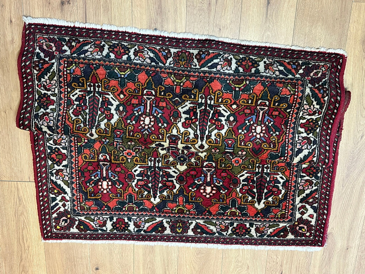 Orientteppich handgeknüpft Bachtiar Feldermotiv Naturfarben 150x118 cm