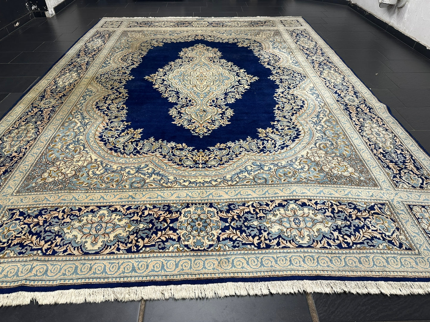 Orientteppich handgeknüpft Kirman Laver Spiegel Medaillon 383x278 cm