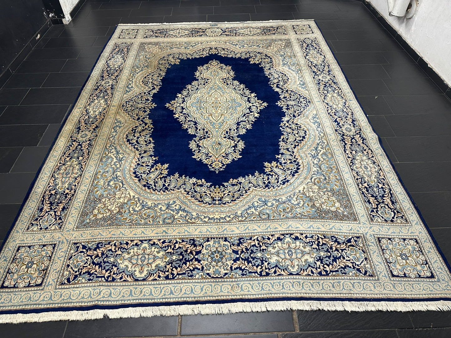 Orientteppich handgeknüpft Kirman Laver Spiegel Medaillon 383x278 cm