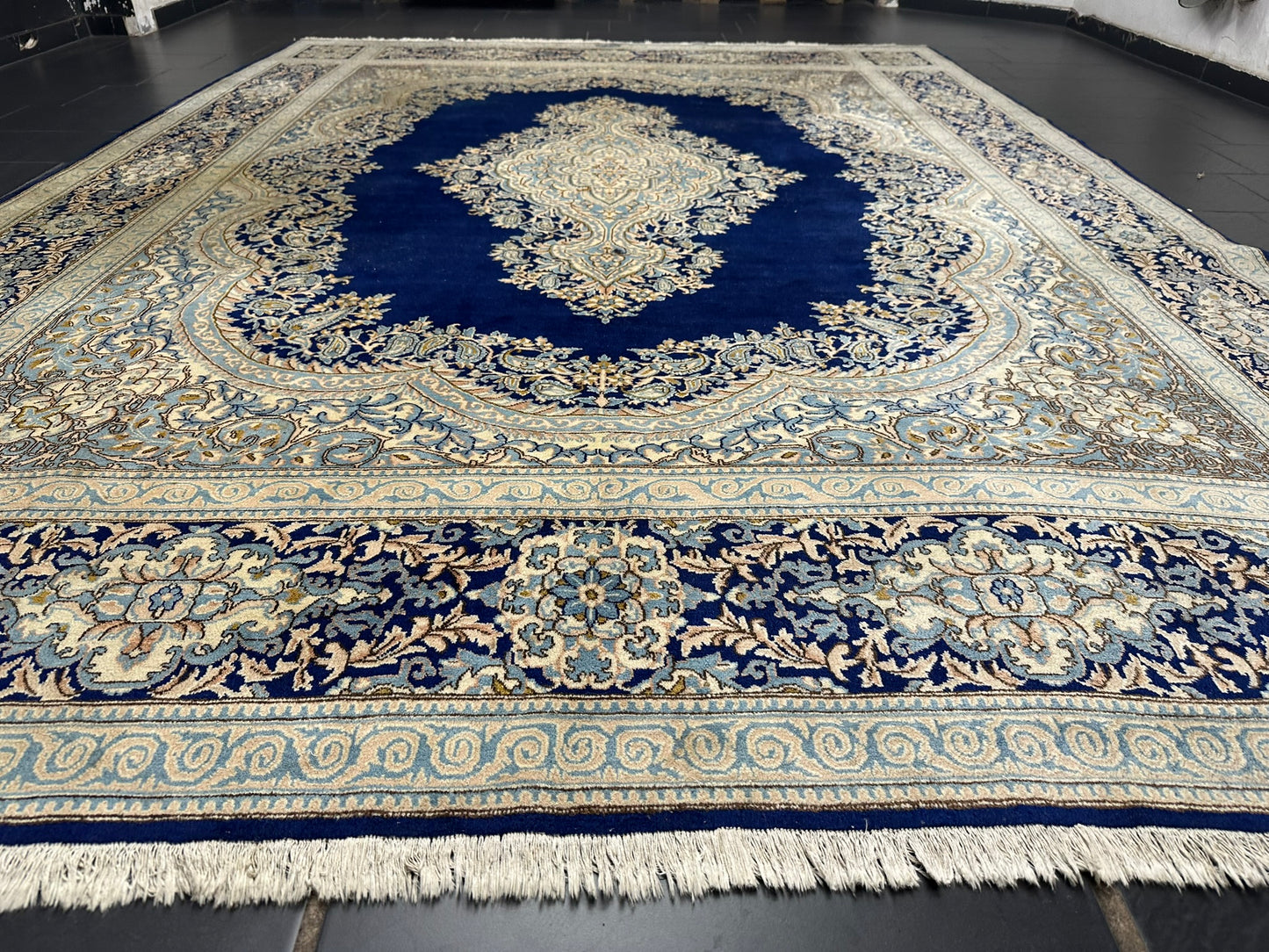 Orientteppich handgeknüpft Kirman Laver Spiegel Medaillon 383x278 cm
