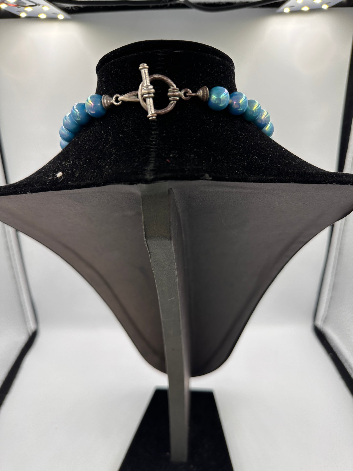Perlenkette in Hellblau, Glänzend