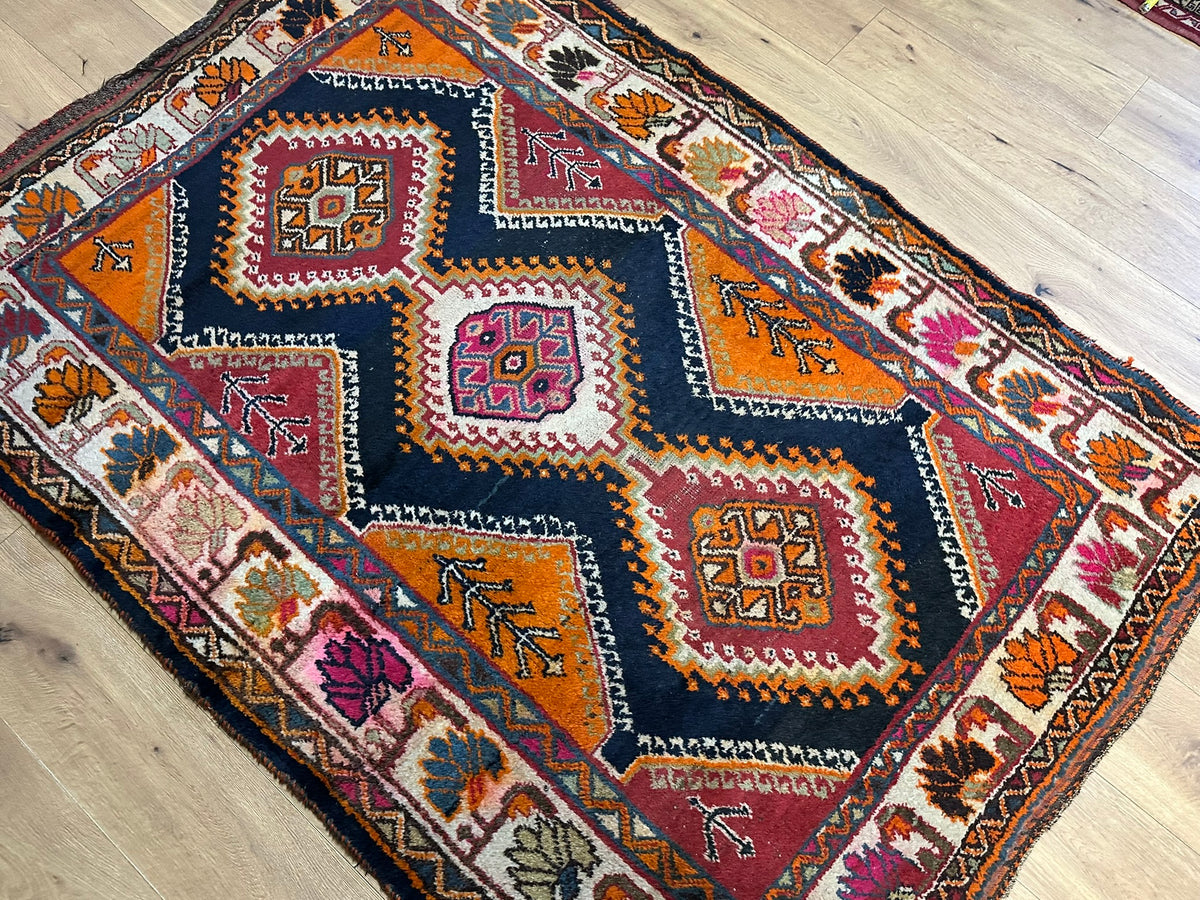 Antiker Orientteppich handgeknüpft Bachtiar  Naturfarben 200x136 cm