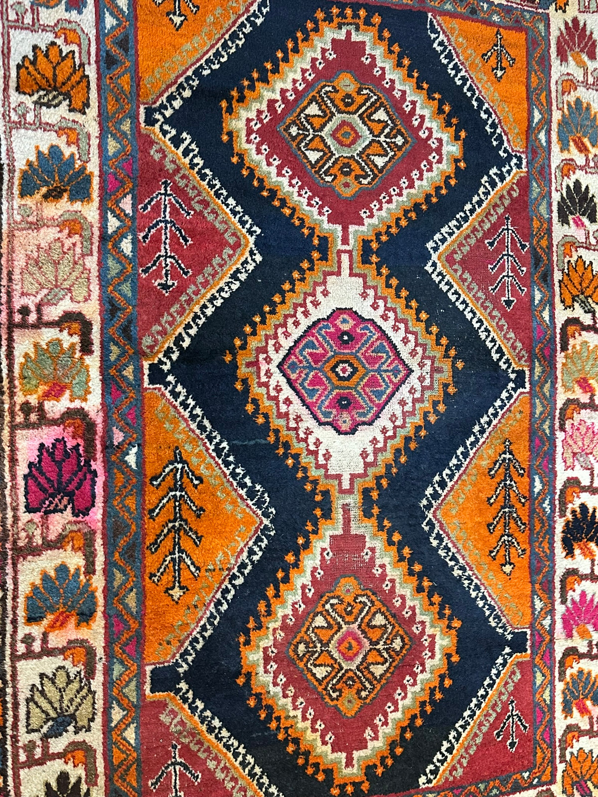 Antiker Orientteppich handgeknüpft Bachtiar  Naturfarben 200x136 cm