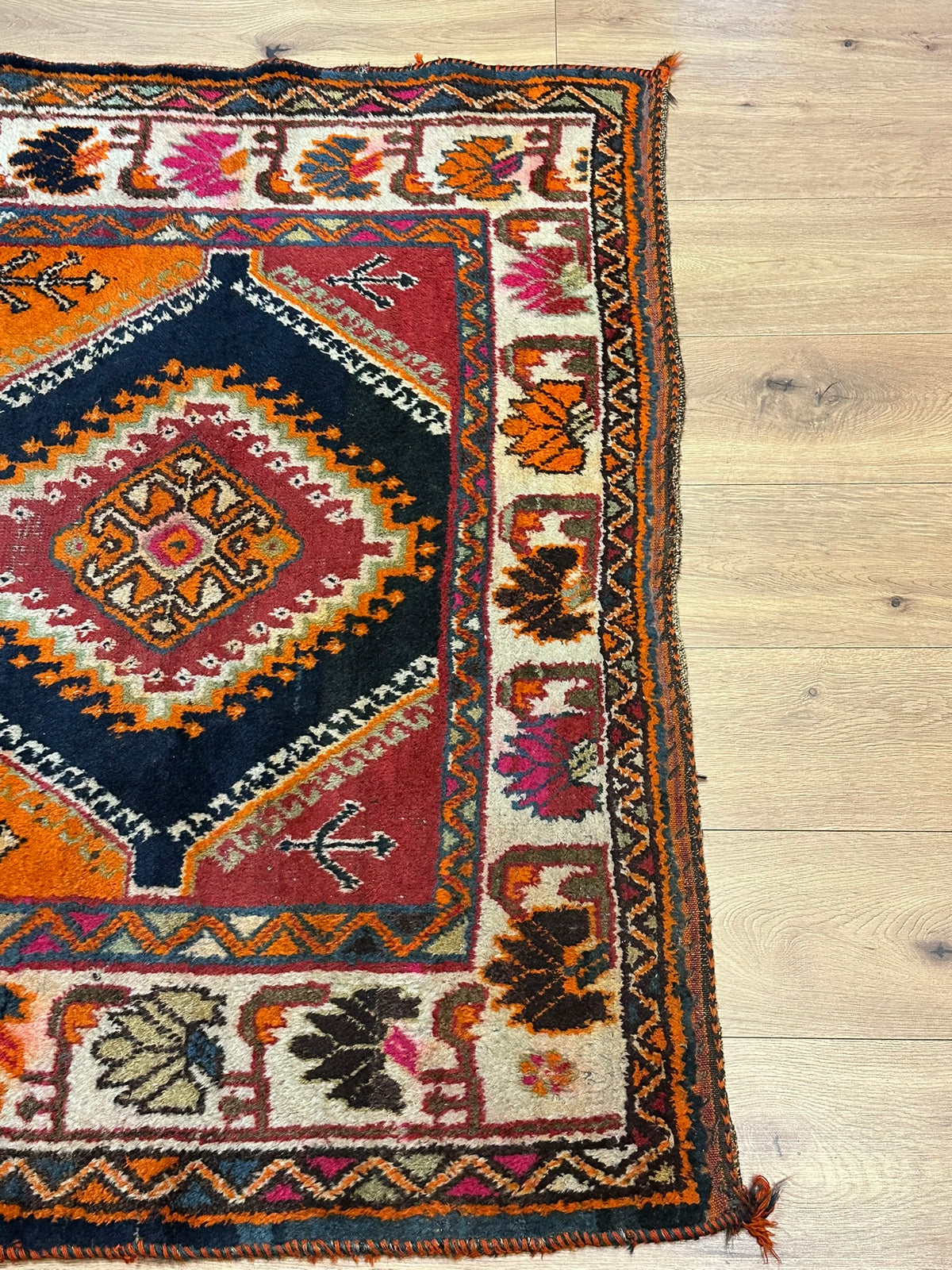 Antiker Orientteppich handgeknüpft Bachtiar  Naturfarben 200x136 cm
