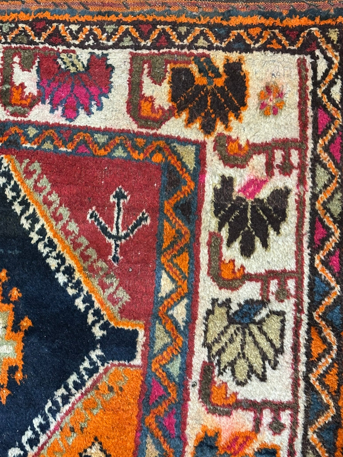 Antiker Orientteppich handgeknüpft Bachtiar  Naturfarben 200x136 cm