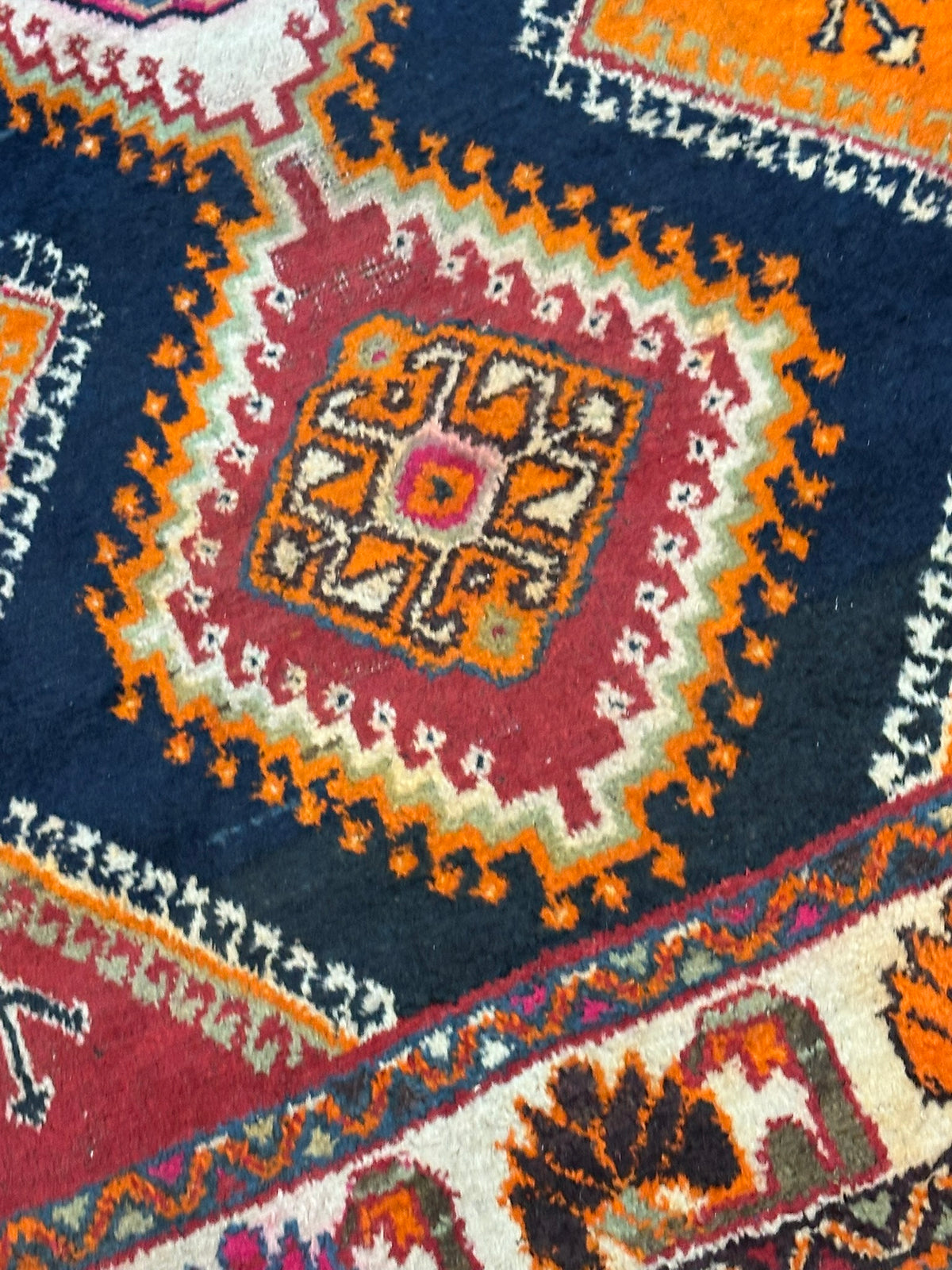 Antiker Orientteppich handgeknüpft Bachtiar  Naturfarben 200x136 cm