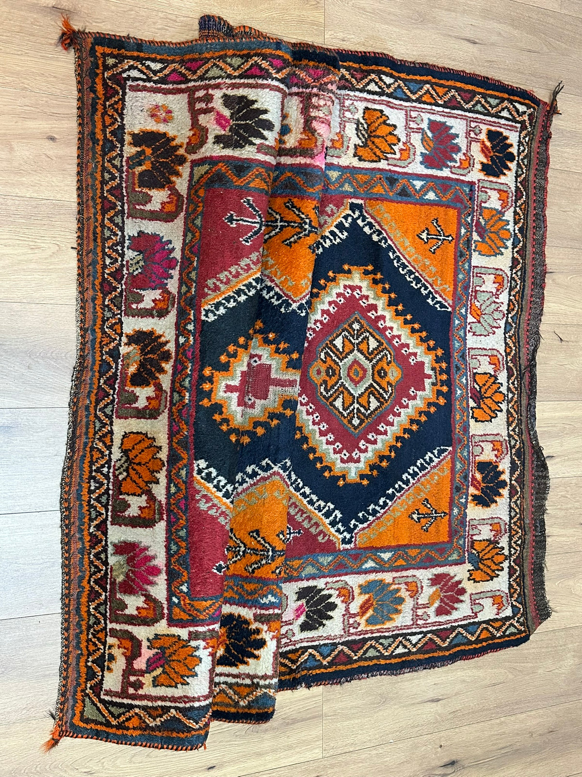 Antiker Orientteppich handgeknüpft Bachtiar  Naturfarben 200x136 cm