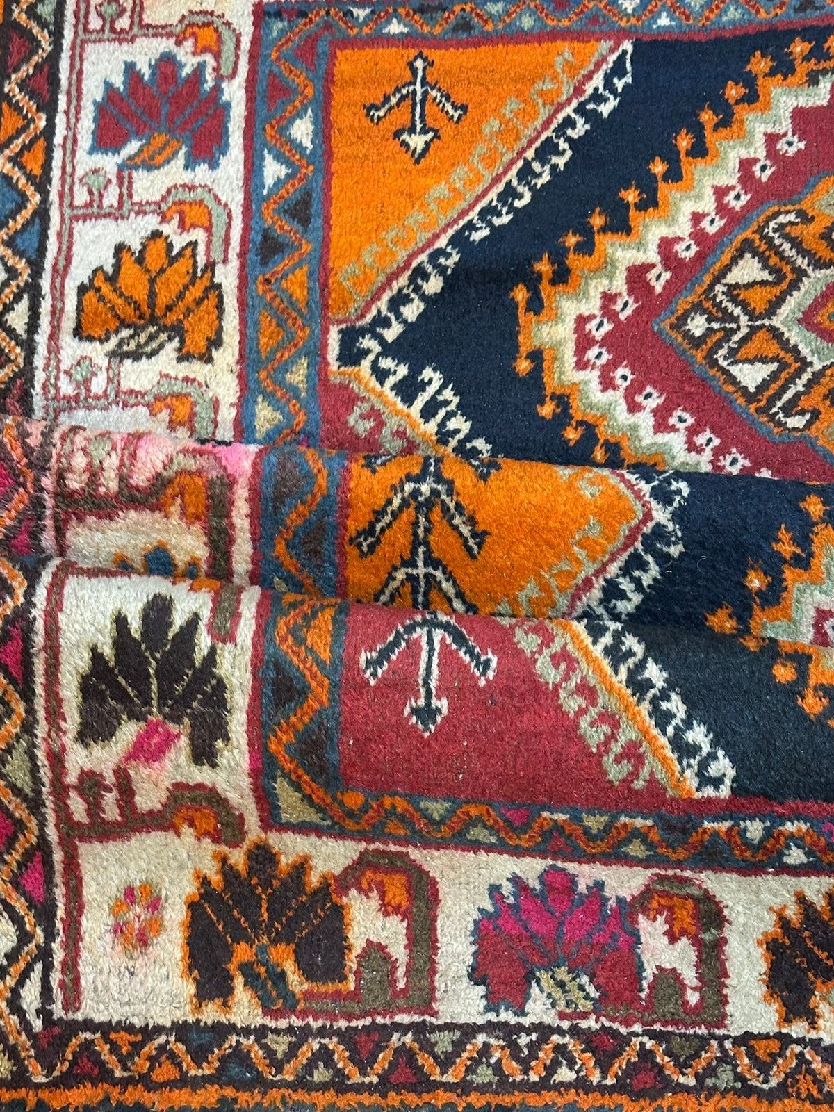 Antiker Orientteppich handgeknüpft Bachtiar  Naturfarben 200x136 cm
