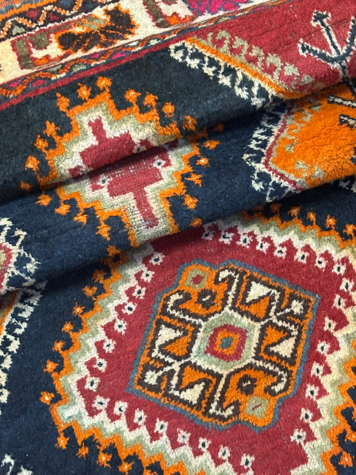Antiker Orientteppich handgeknüpft Bachtiar  Naturfarben 200x136 cm