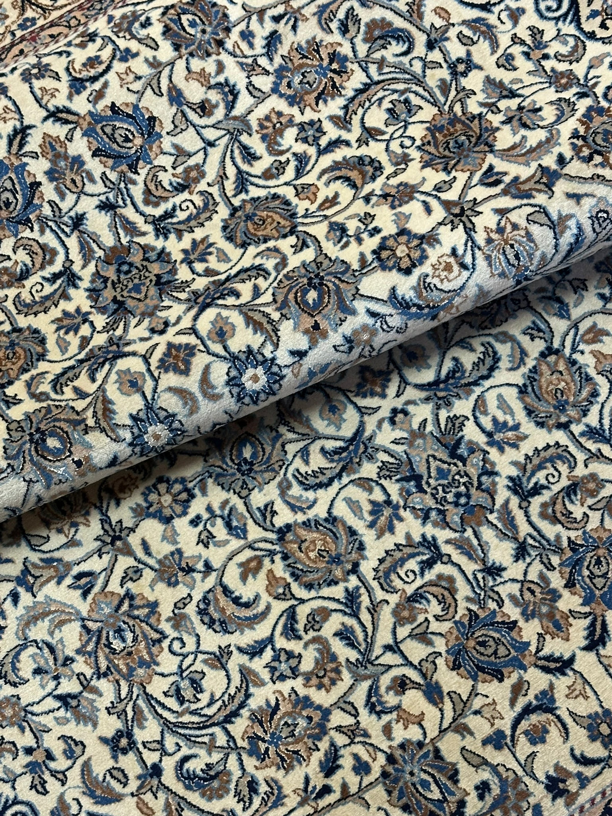 Orientteppich handgeknüpft feiner Nain mit Seide 190x125 cm
