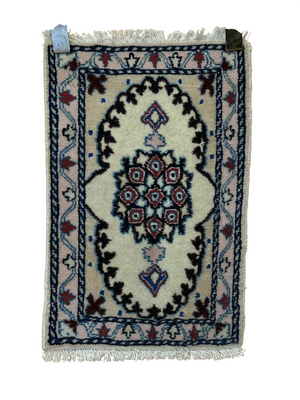 Orientteppich handgeknüpft Nain 58x38 cm