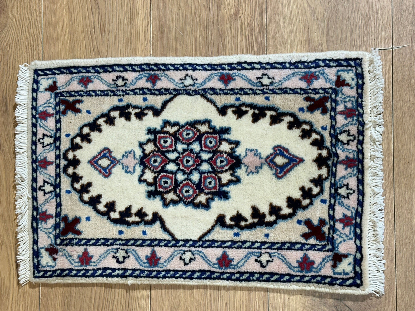 Orientteppich handgeknüpft Nain 58x38 cm