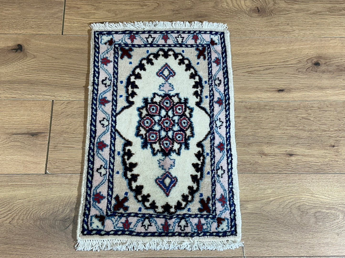 Orientteppich handgeknüpft Nain 58x38 cm